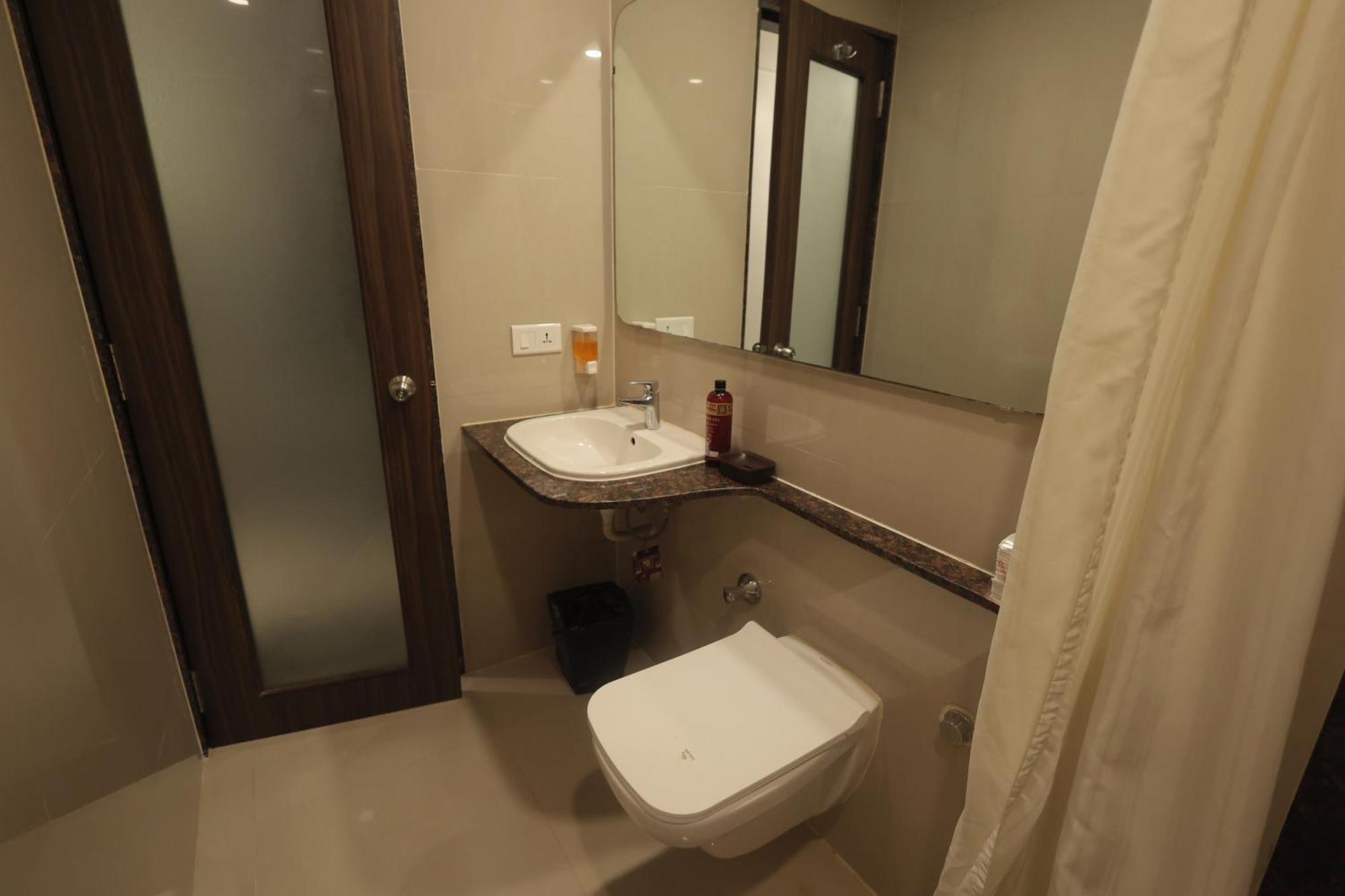 Hotel Vetro Inn Surat Luaran gambar
