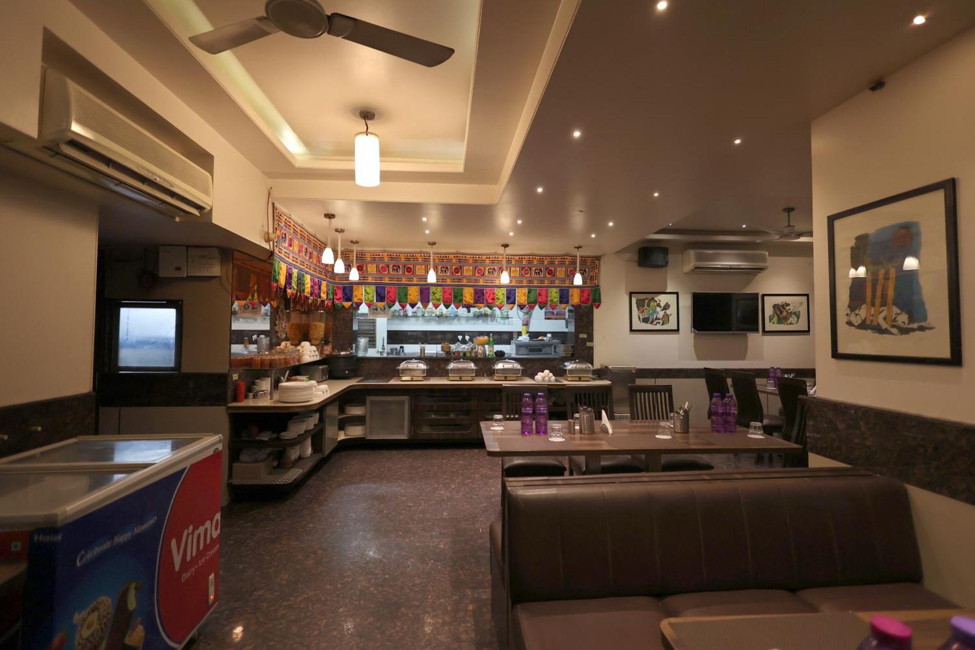 Hotel Vetro Inn Surat Luaran gambar